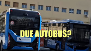 -8824-SPRECO-di-Denaro-Pubblico-2-Bus-Elettrici-DIMENTICATI-al-Porto-YouTube-04-03-2025_01_32_PM